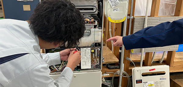 自社独自の資格制度によりガス機器メンテナンスのプロを育成し、安心・安全のサービスをご提供