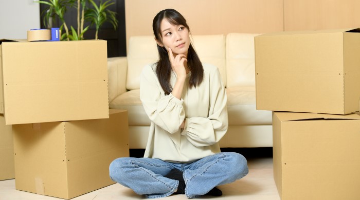 引越しをする女性