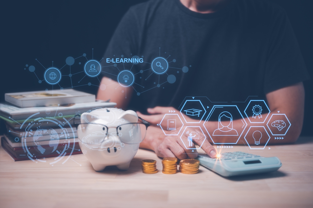 貯金箱　計算機を使用する人