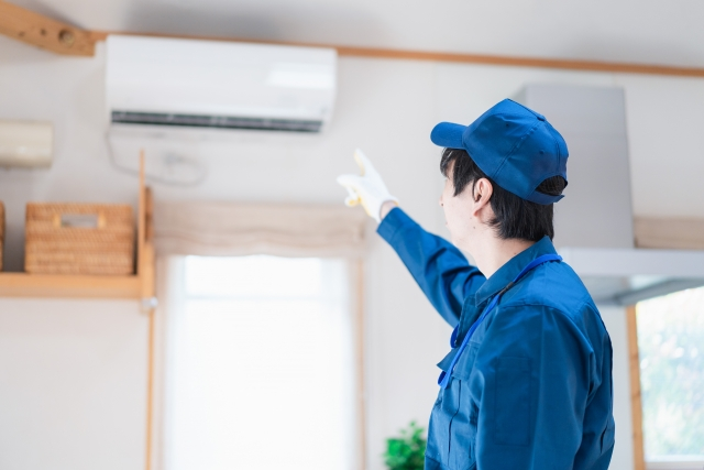 エアコンのカビは気にしすぎなくていい？カビが繁殖するリスクや発生を抑える対策を解説