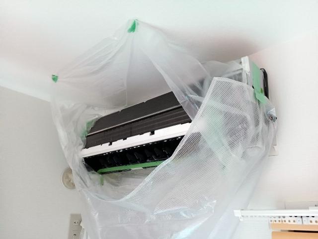 エアコンの洗浄カバーはどこで売っている？おすすめや装着・掃除方法を解説
