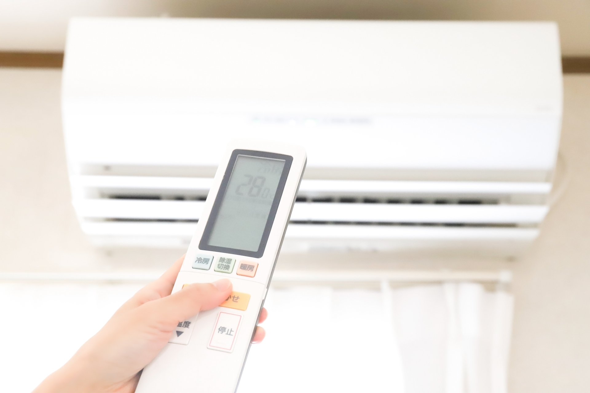 エアコン（冷房）の適切な設定温度は？節約しながら快適に夏を過ごすコツも紹介