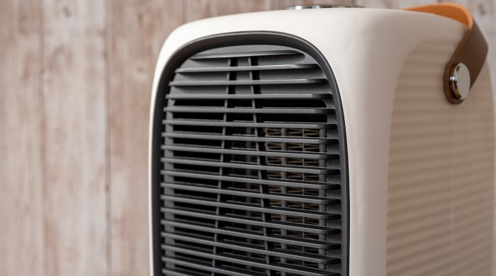セラミックファンヒーターの電気代は高い？ほかの暖房器具との違いや節電方法も紹介