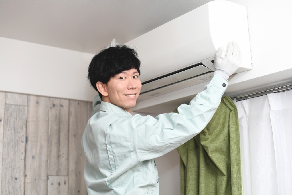 エアコン終了業者の男性