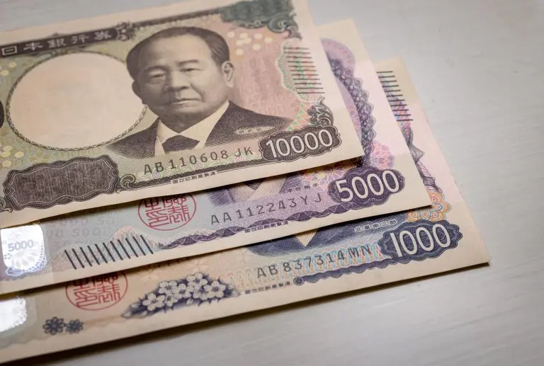 1万円札、5千円札、千円札の紙幣
