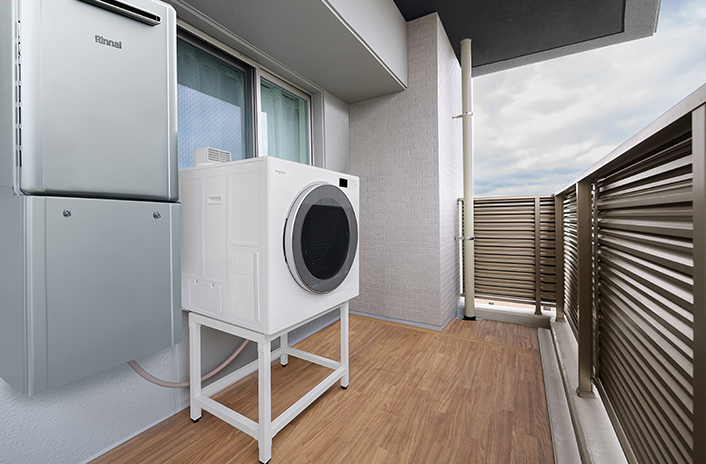 室内にスペースがない方は、ベランダも有効活用。