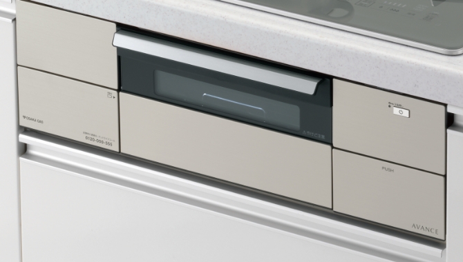 すっきりと美しいフラットな前面パネル