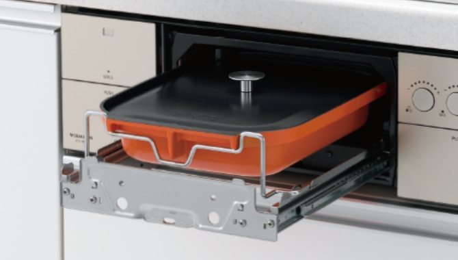 ふた付きだから汚れが庫内に飛び散らない