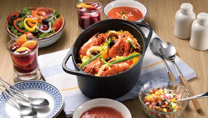 出来たてのお料理をそのまま出せるダッチオーブンで、いつもの食卓をにぎやかに。