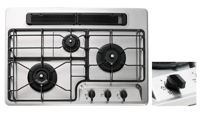 キッチンで存在感を放つ重厚感のある鋳物製の全面ごとく。調理しながらカンタンに火力調整ができる天面設置の操作つまみ。