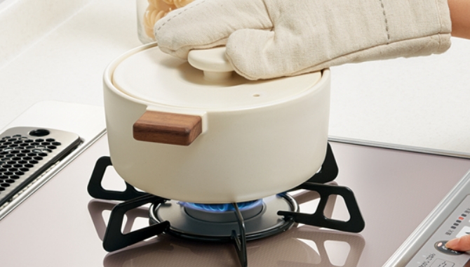 炎の広がりを抑えることにより、熱効率をアップしています。