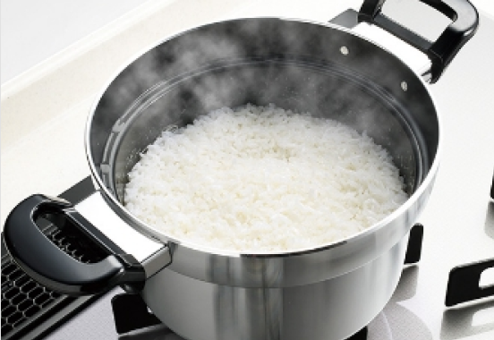 ボタンを押すだけでふっくらごはん