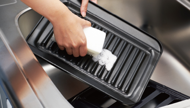 丸ごと水洗いできるグリル用調理容器