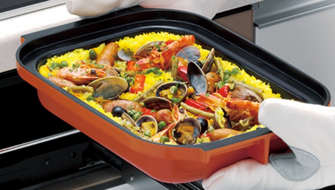 専用調理容器や便利機能の使いこなし術もわかりやすく紹介。