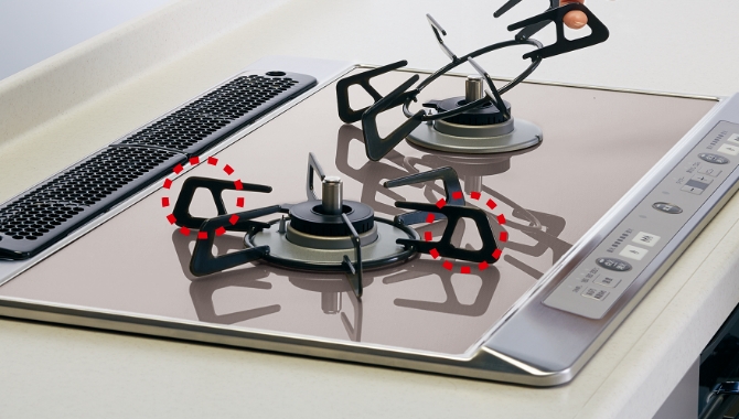 前後の爪の形状が他とは異なり取り付け方向が分かりやすいごとく。