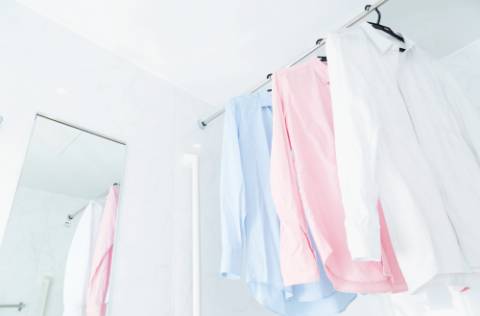 清潔な浴室で衣類乾燥