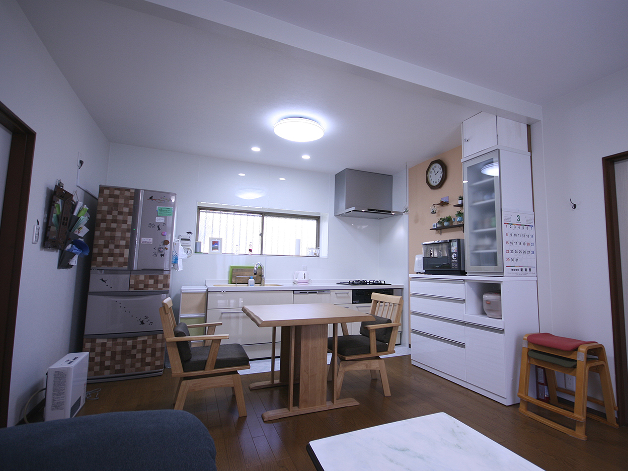 吊戸棚や垂れ壁をなくして開放的なLDKに