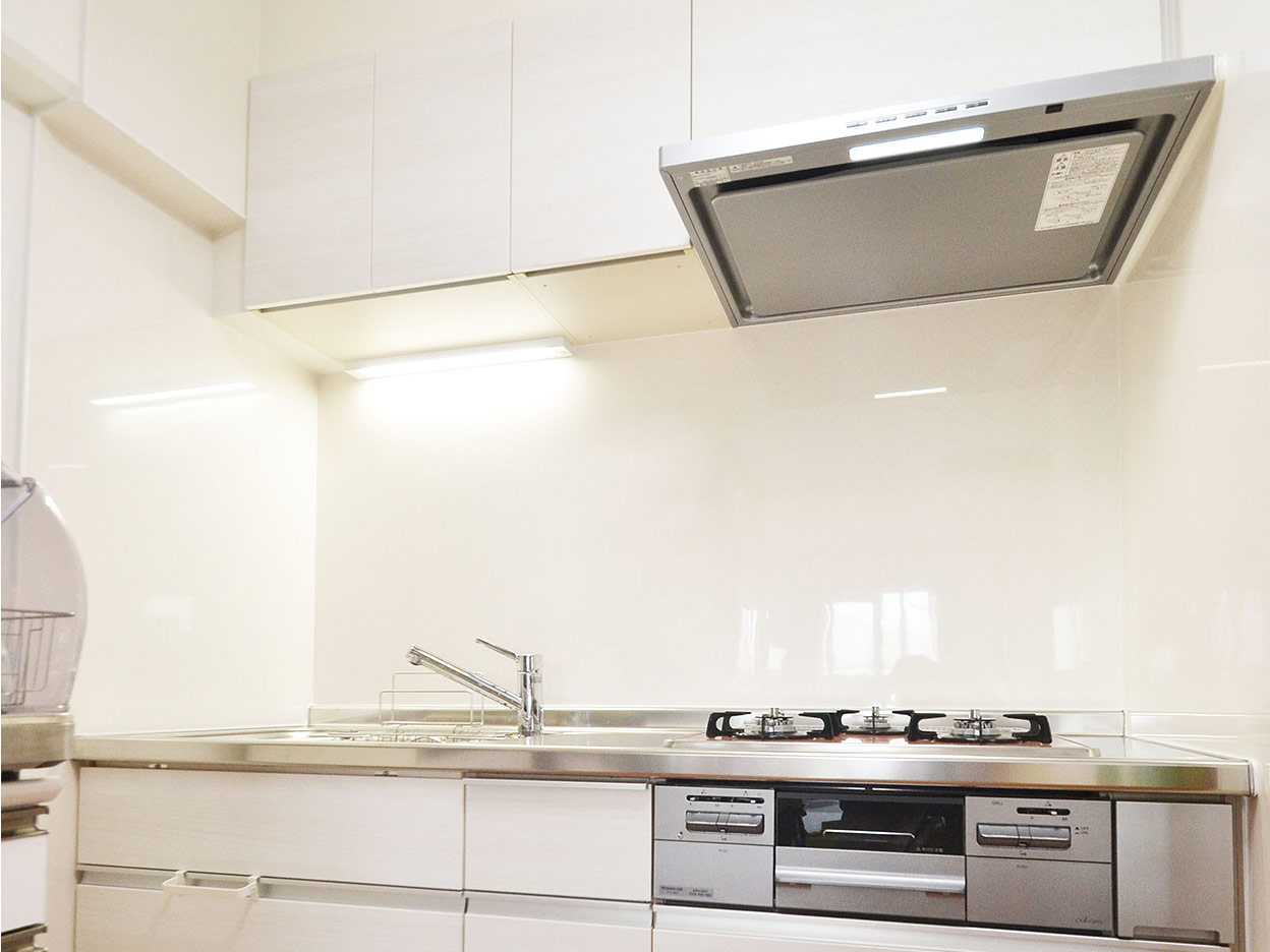 清潔でお手入れしやすいキッチンになりました
