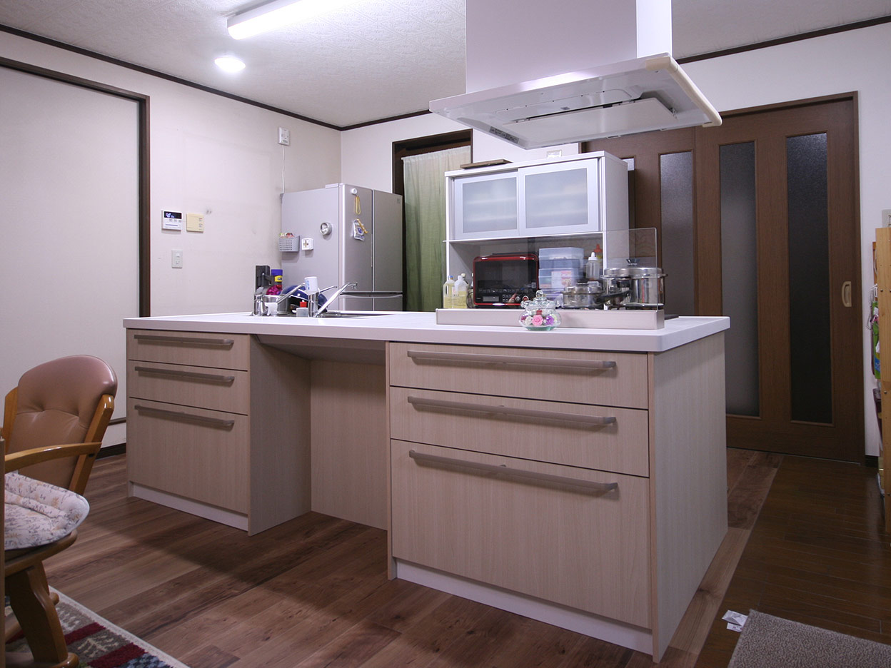 向かい合って調理ができるアイランドキッチン