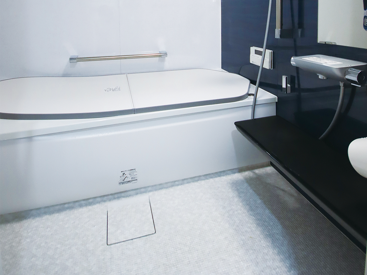 背の高いご主人がゆったり過ごせる浴室