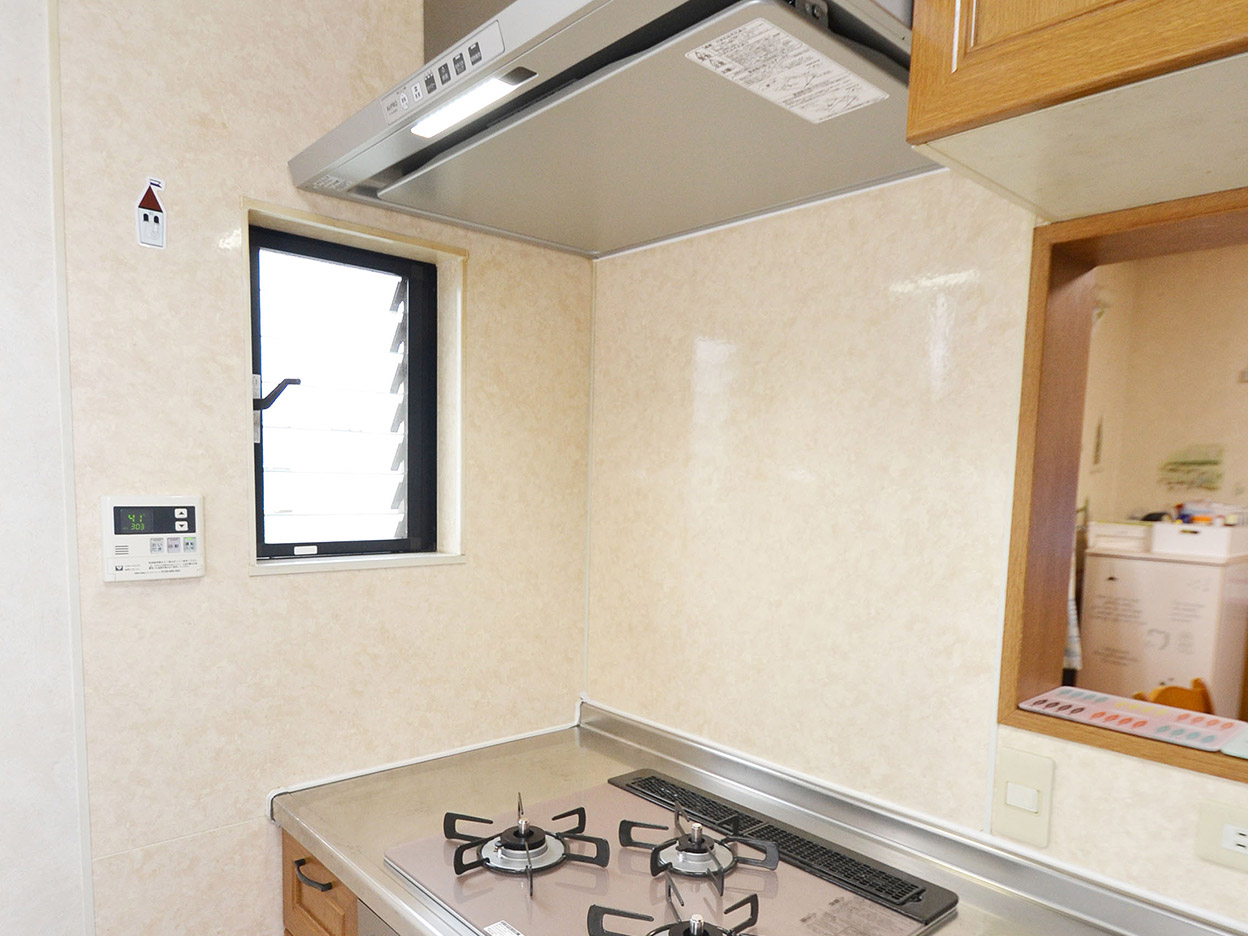 拭くだけのお手入れで家事が時短に！