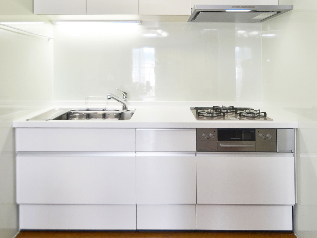 機能的でシンプル、そして明るさを感じるキッチンに