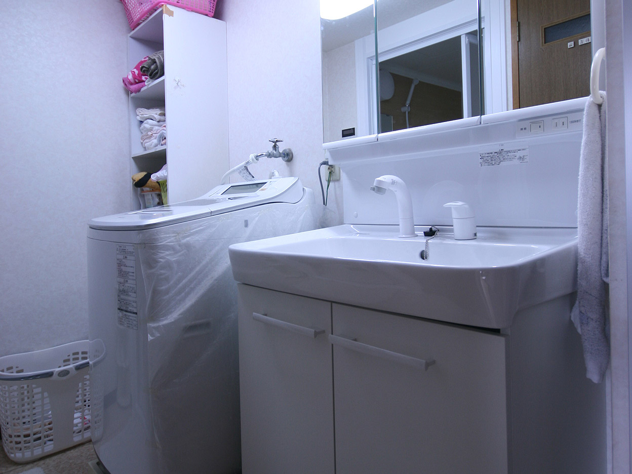 入浴できないときでも手軽に洗髪ができる洗面化粧台