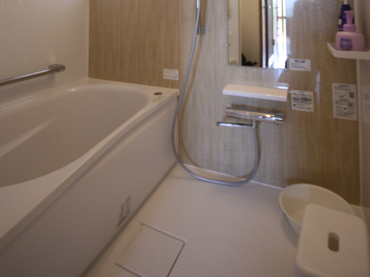 安全、快適、お手入れ簡単なシステムバスに