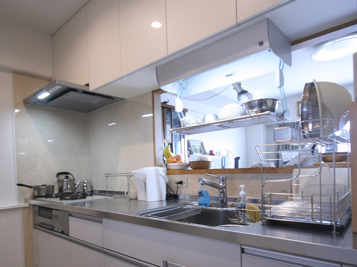 収納力が高くスッキリとしたキッチン