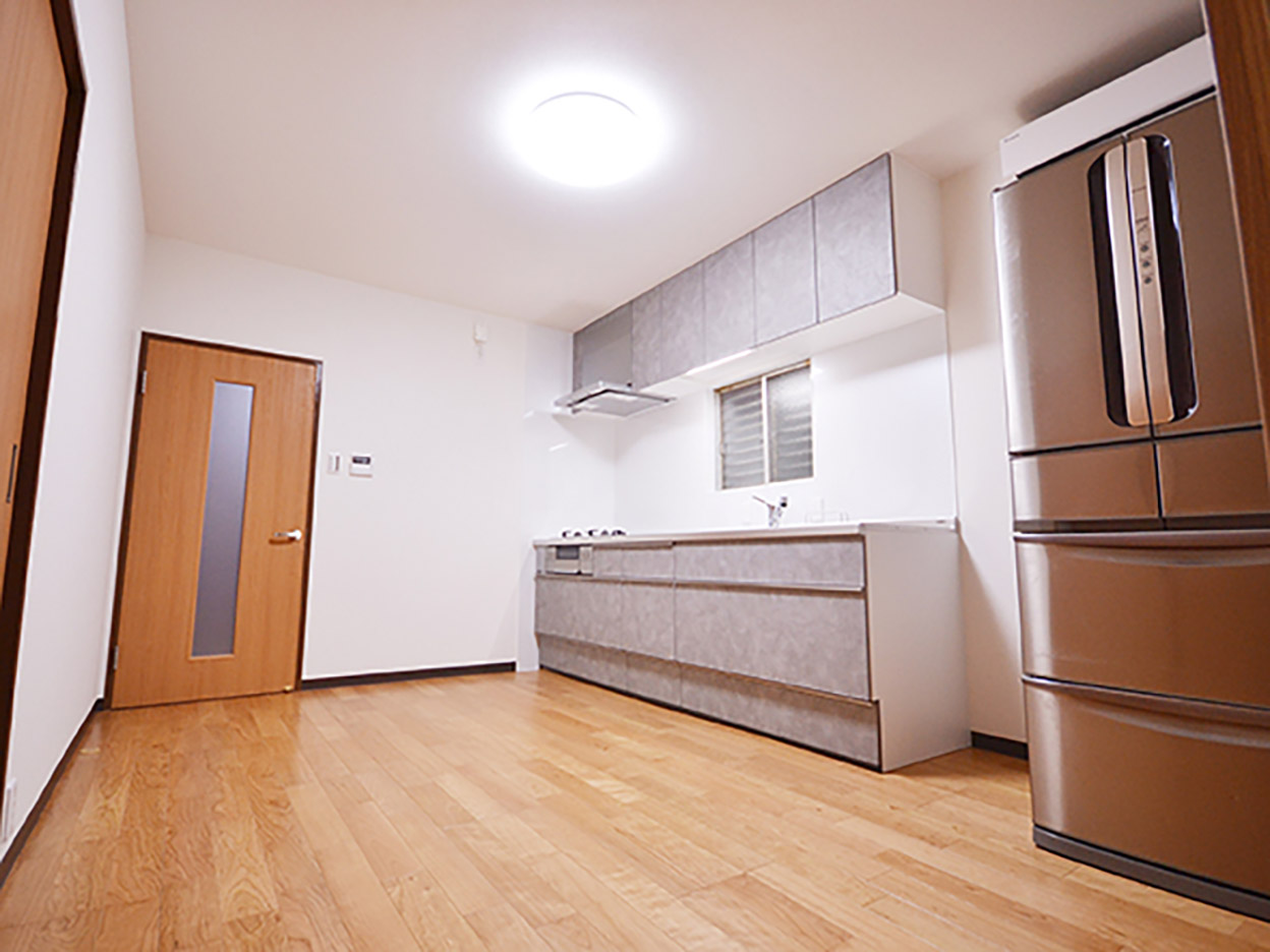 L型からI型のシステムキッチンへと入れ替えて機能的で広々としたDKにリフォーム