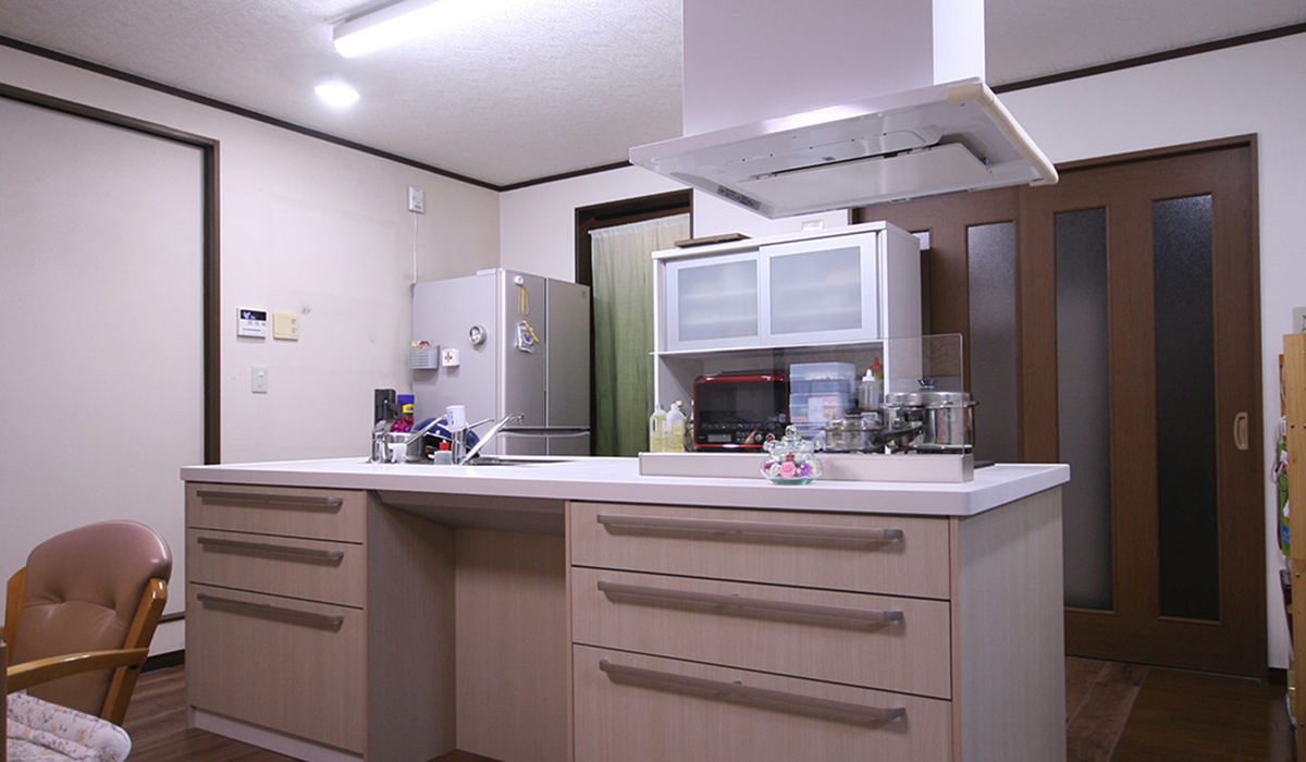 向かい合って調理ができるアイランドキッチン